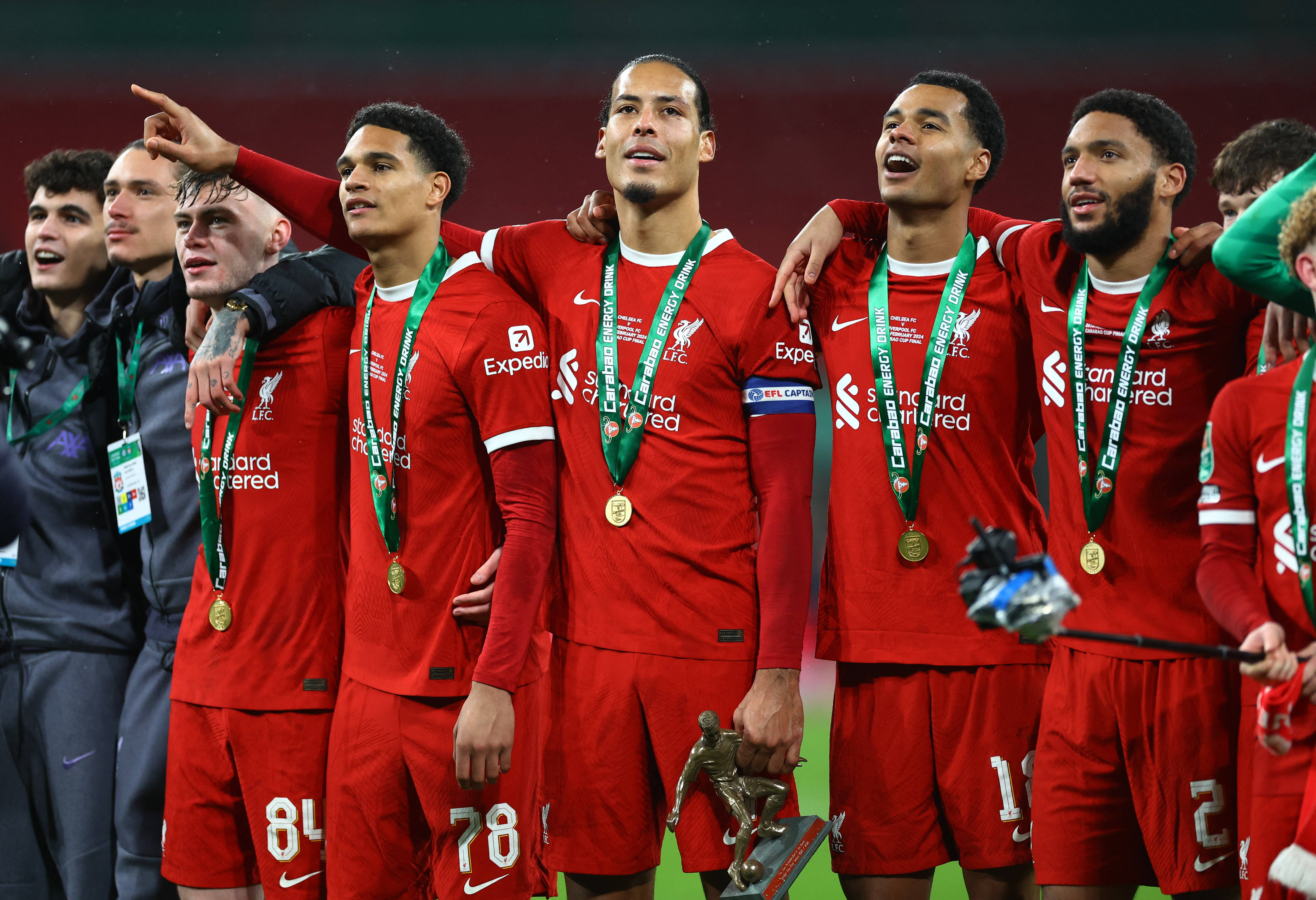 包含利物浦客场战平皇马，继续欧冠之路的词条