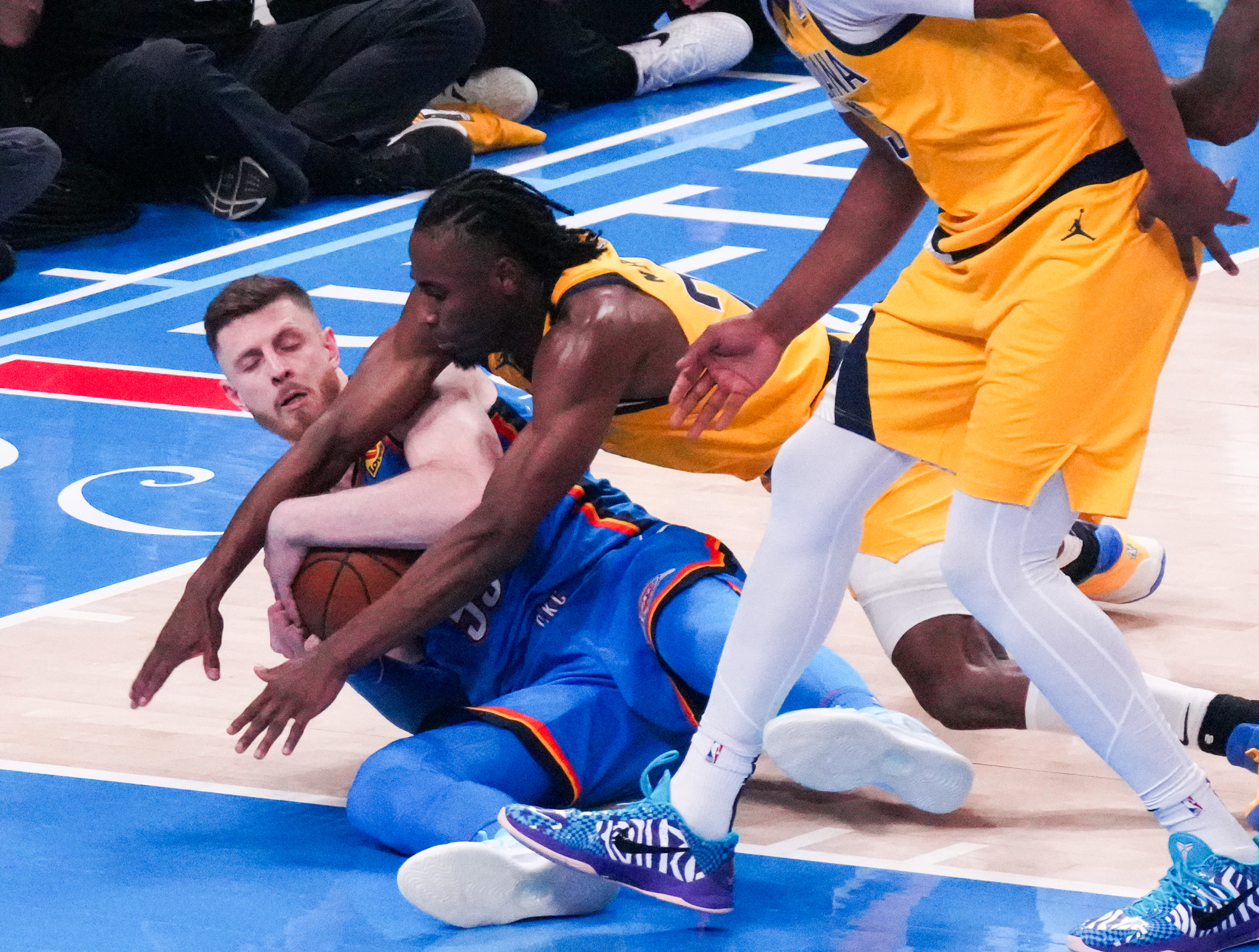 美洲篮球赛事中一场精彩胜利引发热议 美洲篮球赛事中一场精彩胜利引发热议