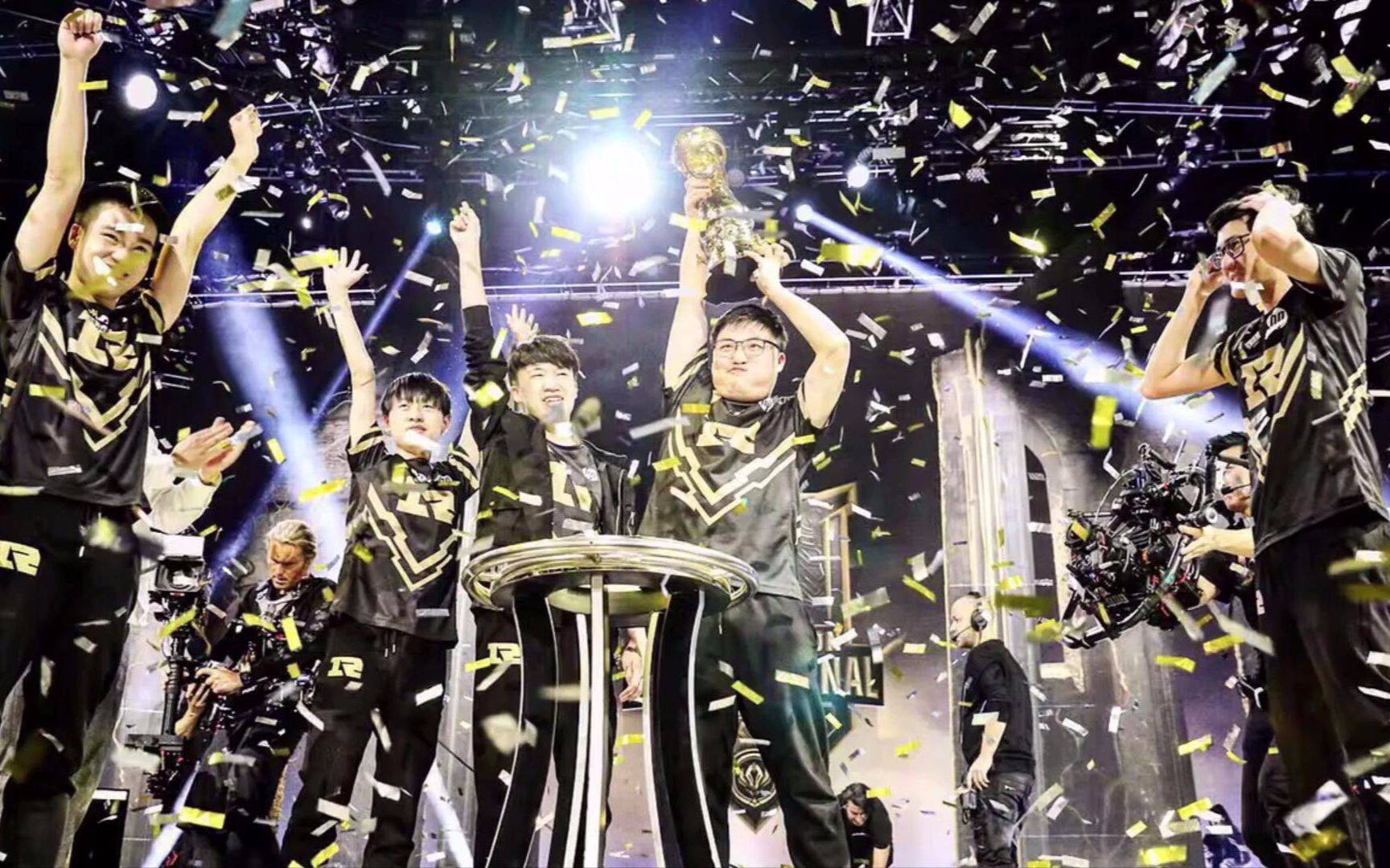 RNG险胜JDG,Caps开启传奇时刻半决赛3:0(东京) RNG险胜JDG,Caps开启传奇时刻半决赛3:0(东京)