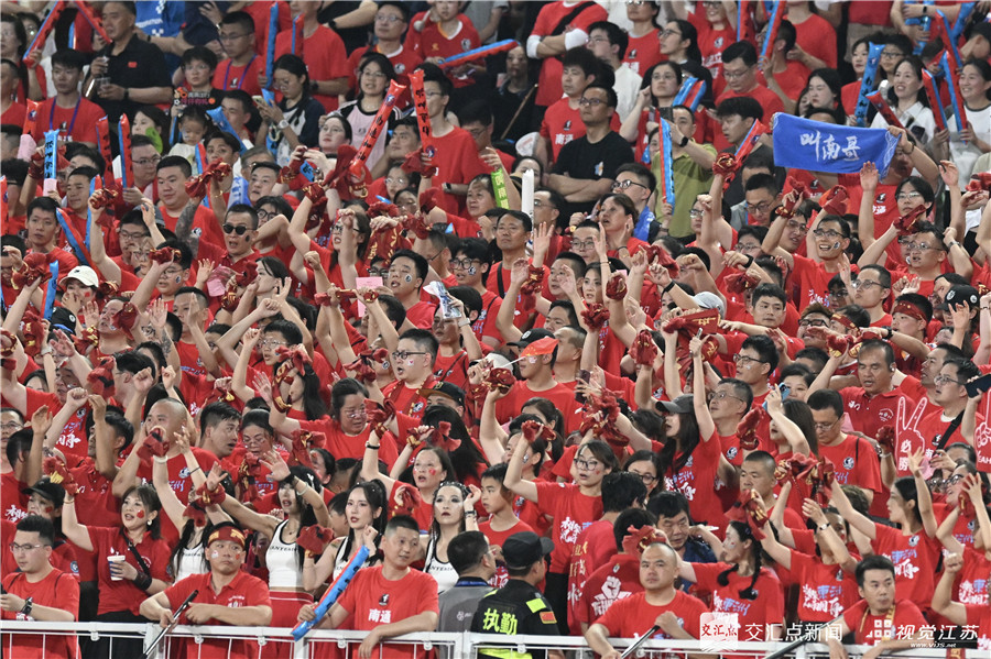 队内新星闪耀发光,球队主场大胜领跑积分榜的简单介绍 队内新星闪耀发光,球队主场大胜领跑积分榜的简单介绍