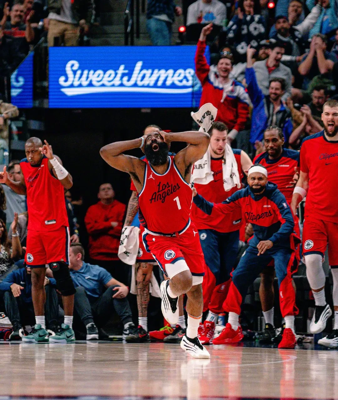 快船再胜马刺,他连续第六场半场得分超15分 快船再胜马刺,他连续第六场半场得分超15分