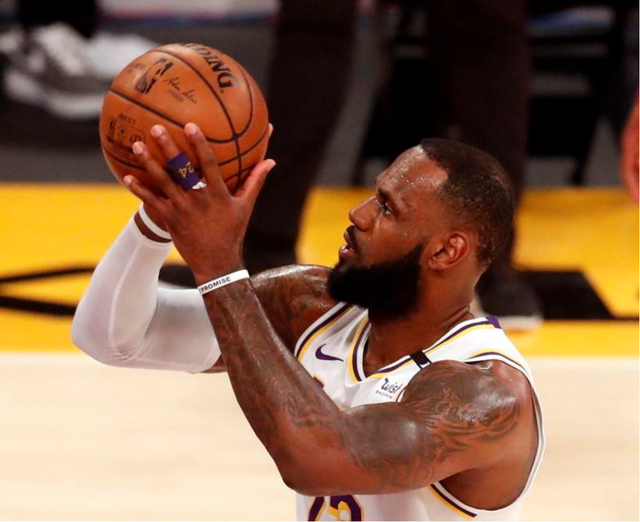 猛龙逆转湖人B队,福克斯完成帽子戏法 猛龙逆转湖人B队,福克斯完成帽子戏法