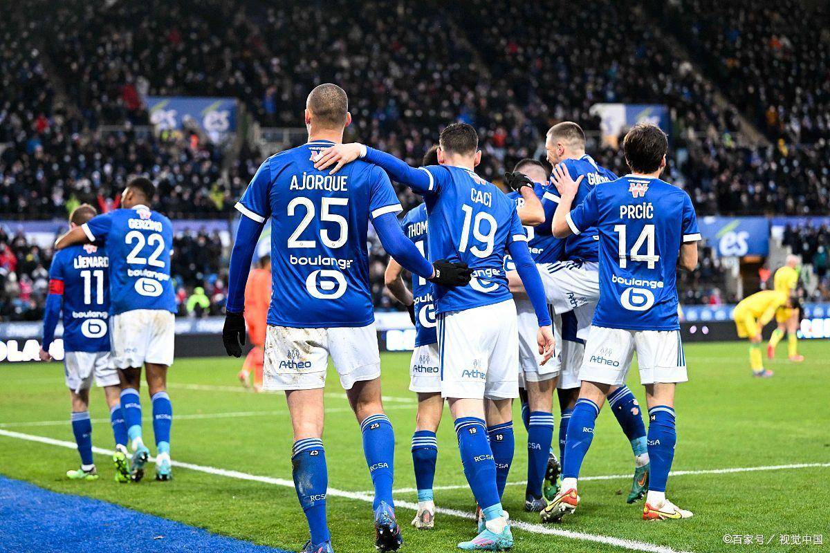 沙尔克04队实现完美表现,取得连胜 沙尔克04队实现完美表现,取得连胜