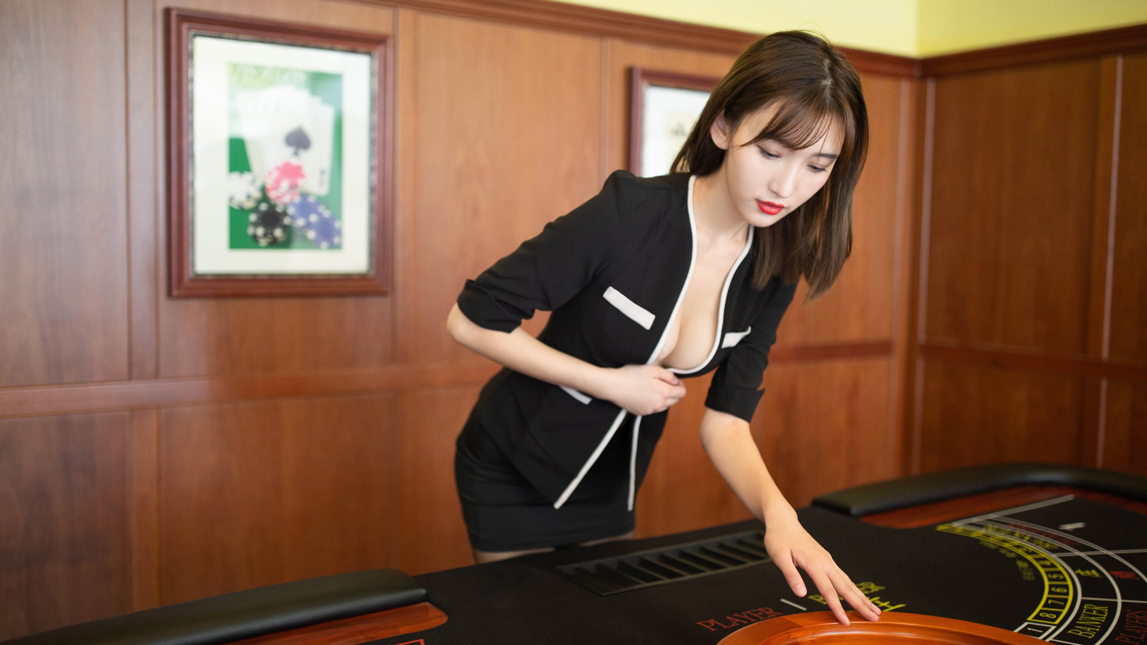 西决生死夜，霍勒迪以无声的鼓点，奏响全队命运交响曲