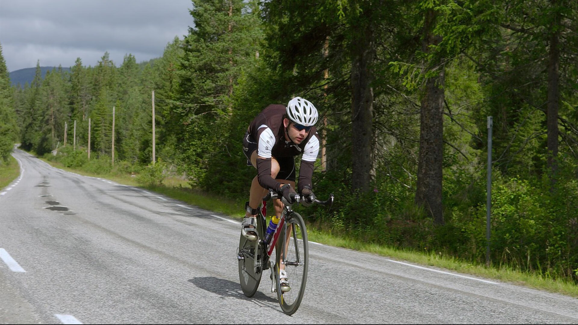 米切尔末节爆发定乾坤,开拓者攻防两端完胜广厦
